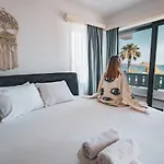 Kefi & Hotel 3*