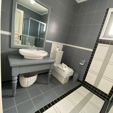 Hotel Kefi & 3*